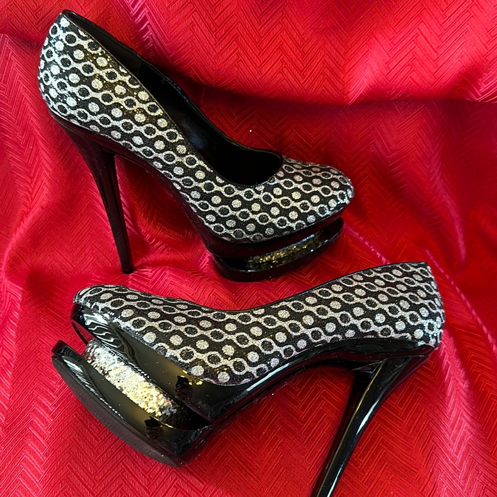 Mona Mia Black & Silver 5.5 “ Platform Heels. Size 7.5
